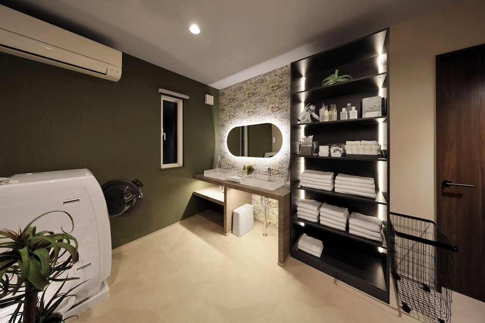 E棟_12名定員(プール&ジェットバス&天然温泉&サウナ) 客室3 | クリスタルヴィラ白浜パークサイド