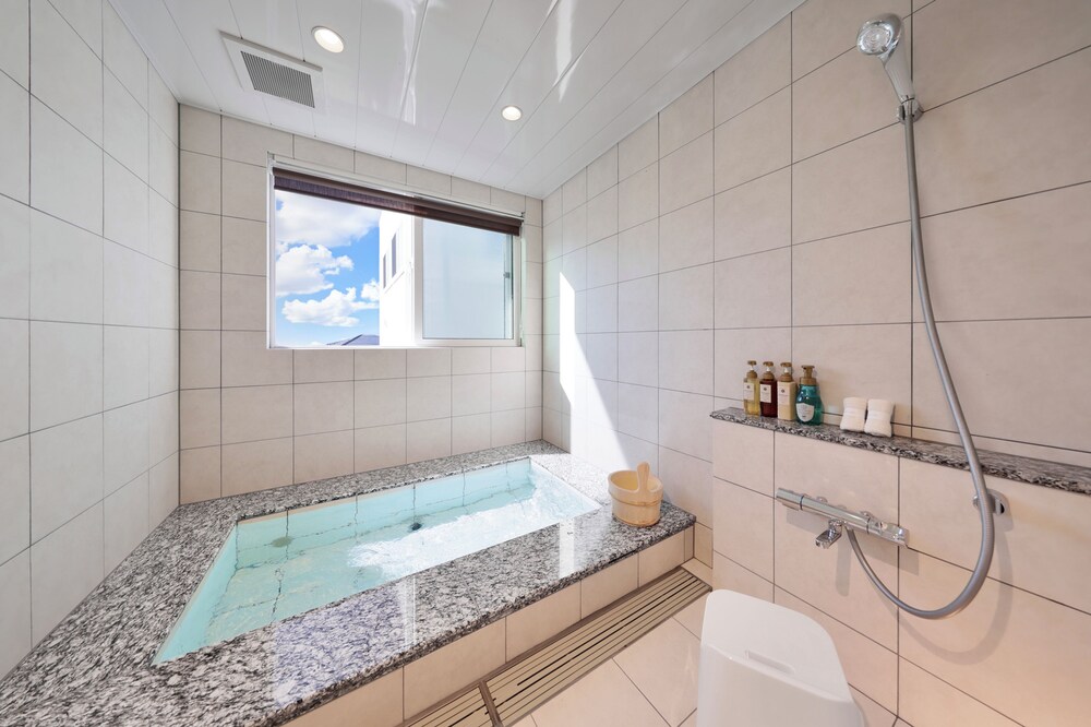 D棟_12名定員(プール&ジェットバス&天然温泉&サウナ) バスルーム0 | クリスタルヴィラ白浜パークサイド