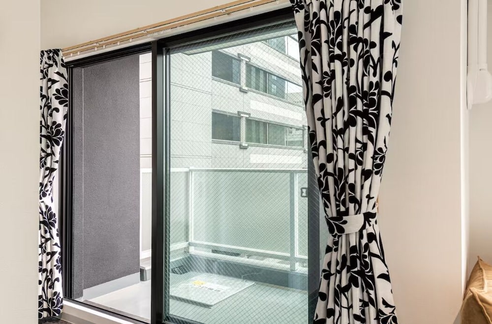 コンフォート アパートメント リビング エリア1 | 虎ノ門ゲストハウス 5F