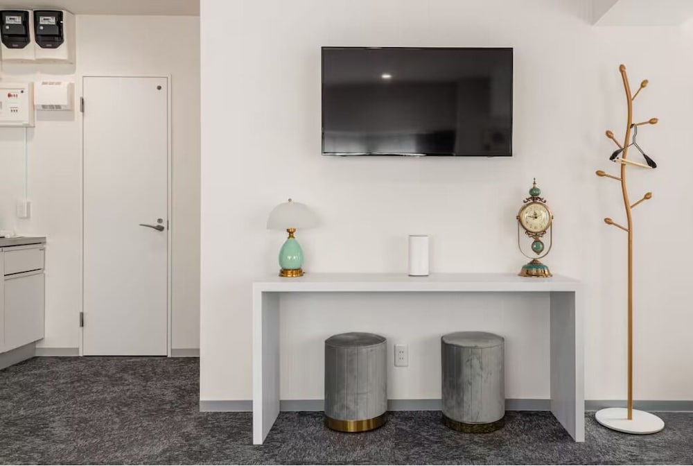 コンフォート アパートメント リビング エリア2 | 虎ノ門ゲストハウス 7F