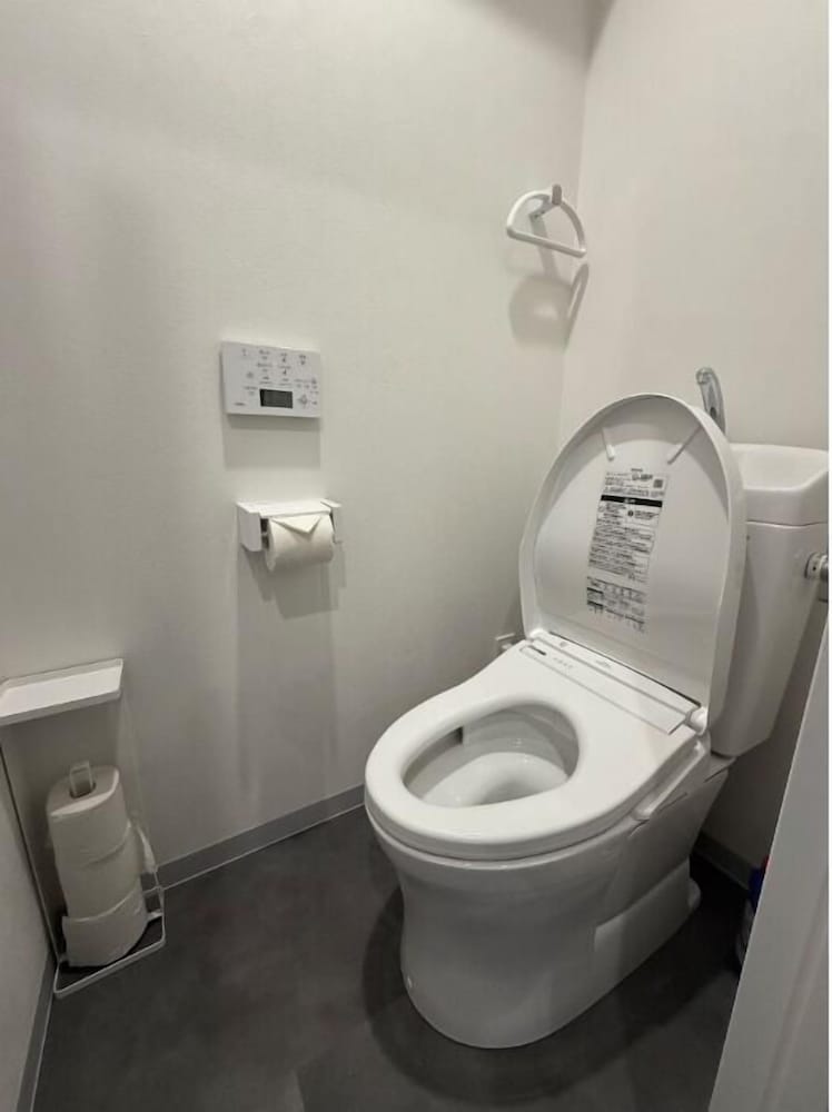 コンフォート アパートメント バスルーム2 | 虎ノ門ゲストハウス 7F