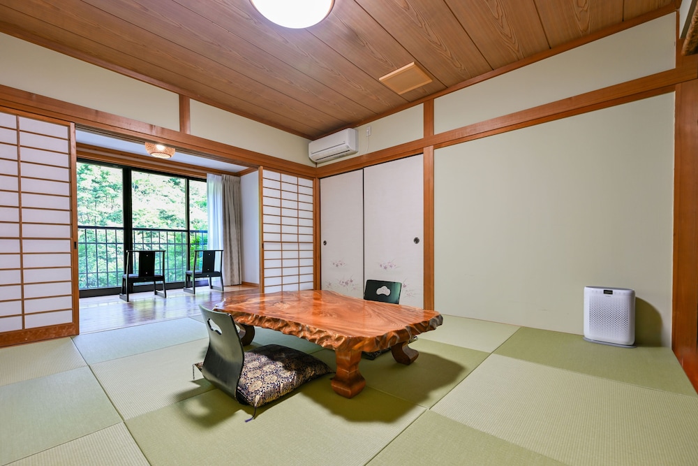 スタンダード 4 人部屋 ガーデンビュー | 山川温泉 小杉庵/ASOGUNI グランピング