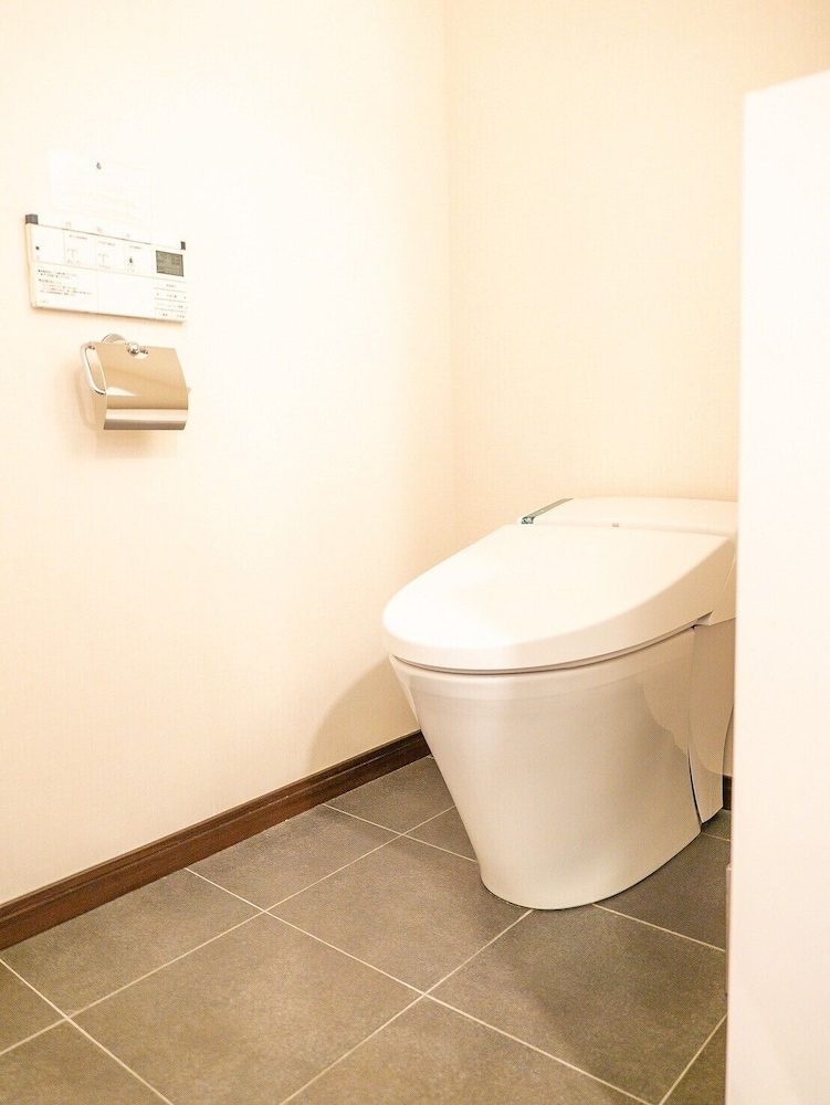 ラグジュアリー ツインルーム 禁煙 バスルーム1 | グレイスヴィラ二条城