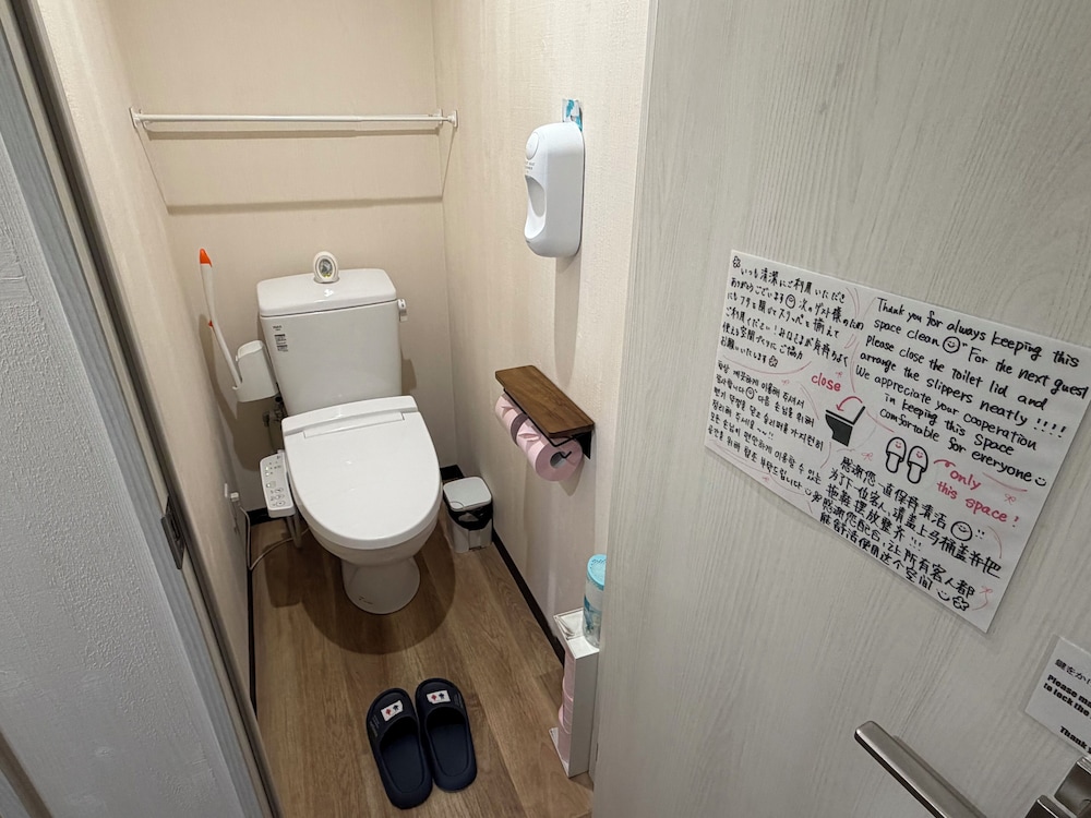 スタンダード 4 人部屋 バスルーム2 | KOREGA!Hostel Osaka Namba - ホステル