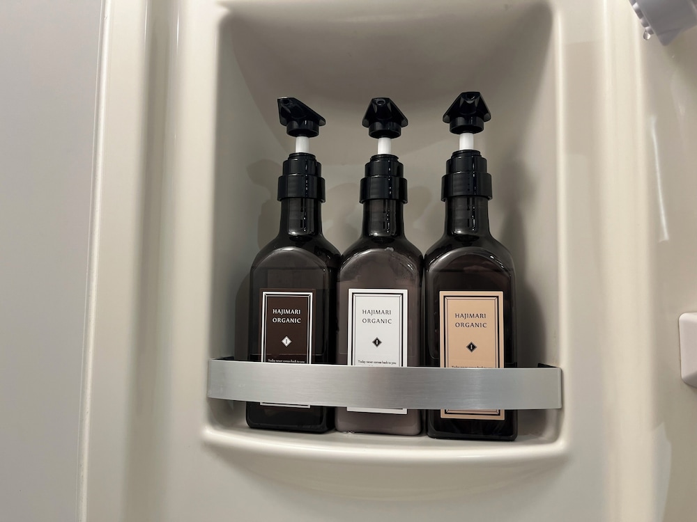 スタンダード 4 人部屋 バスルーム1 | KOREGA!Hostel Osaka Namba - ホステル