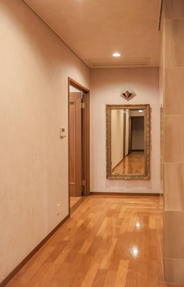 プレジデンシャル スイート ベッド (複数台) バルコニー シティビュー 客室6 | THE RESIDENCE HOTEL OKAYAMA