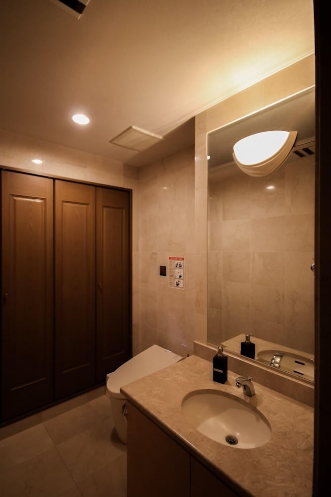 プレジデンシャル スイート ベッド (複数台) バルコニー シティビュー 客室12 | THE RESIDENCE HOTEL OKAYAMA