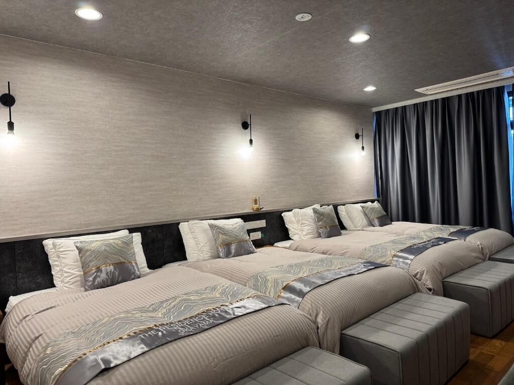 プレジデンシャル スイート ベッド (複数台) バルコニー シティビュー | THE RESIDENCE HOTEL OKAYAMA