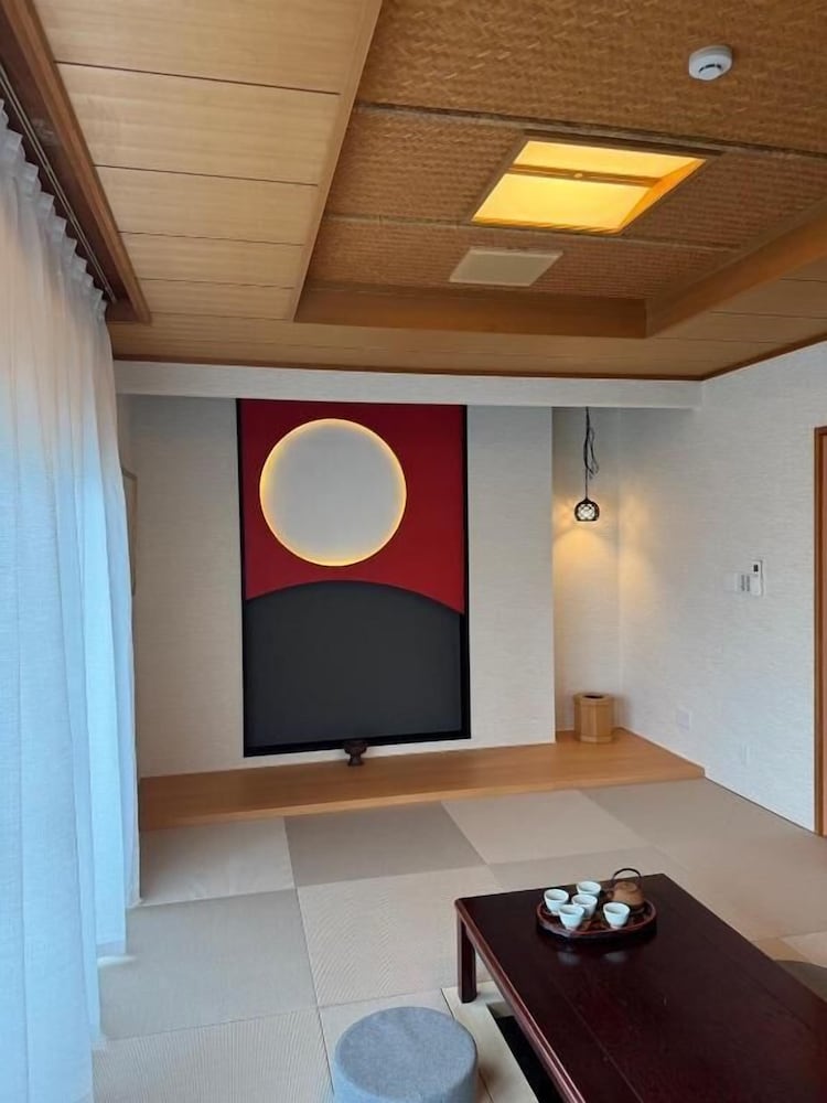 プレジデンシャル スイート ベッド (複数台) バルコニー シティビュー 客室2 | THE RESIDENCE HOTEL OKAYAMA