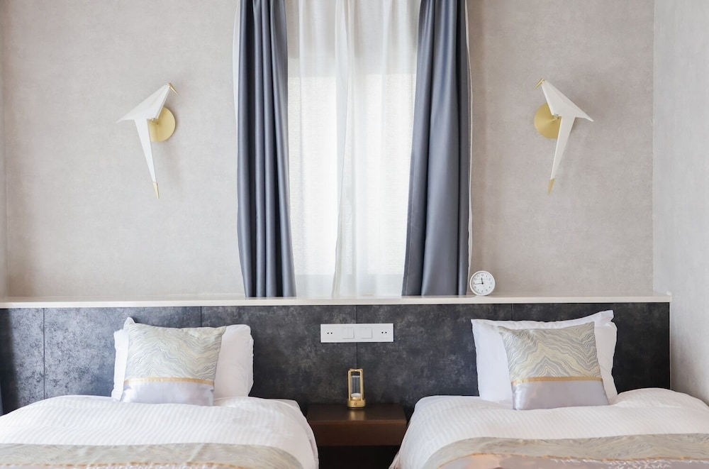 プレジデンシャル スイート ベッド (複数台) バルコニー シティビュー 客室5 | THE RESIDENCE HOTEL OKAYAMA