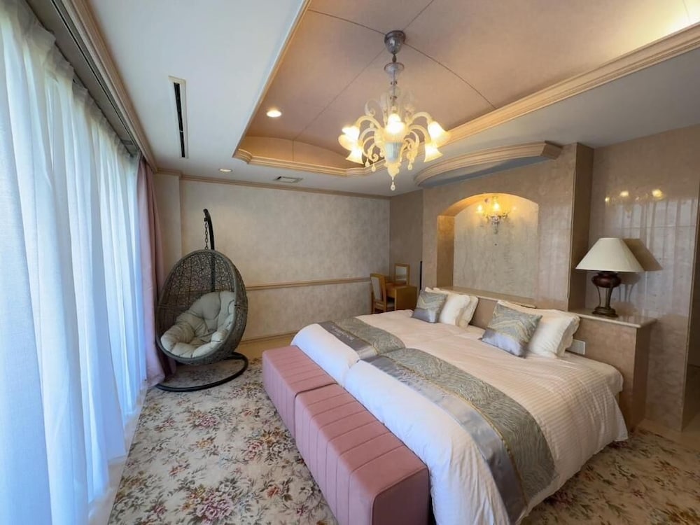エグゼクティブ スイート 客室1 | THE RESIDENCE HOTEL OKAYAMA