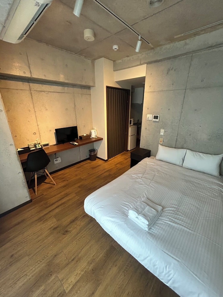 スタンダード ダブルルーム ダブルベッド 1 台 禁煙 コーナー | ランドーレジデンス那覇沖縄