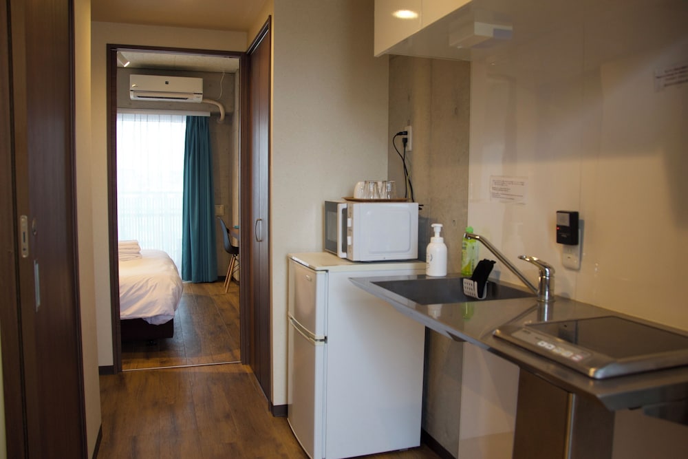 スタンダード ツインルーム シングルベッド 2 台 禁煙 キッチン 専用キッチン0 | ランドーレジデンス那覇沖縄