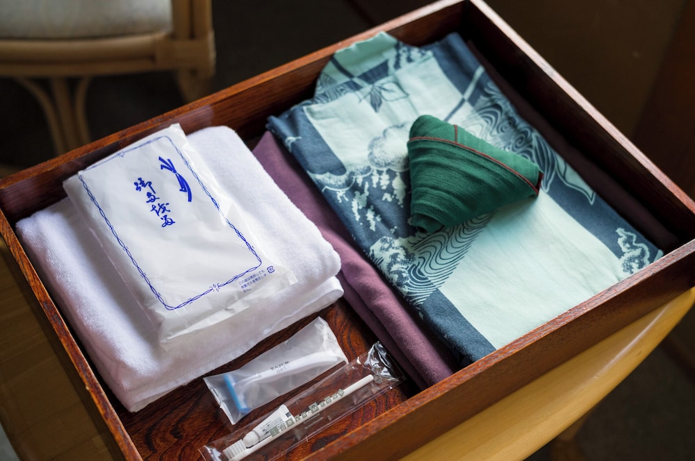 和室10帖 4人部屋トイレ付き 禁煙 ガーデビュー 客室2 | 旅館 焼乃湯