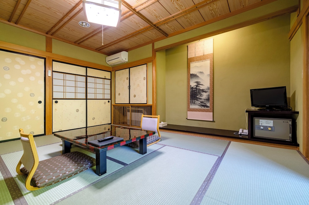 和室10帖 4人部屋トイレ付き 禁煙 ガーデビュー 客室5 | 旅館 焼乃湯