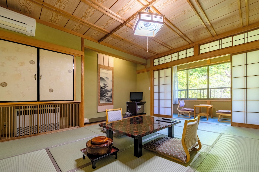 和室10帖 4人部屋トイレ付き 禁煙 ガーデビュー | 旅館 焼乃湯