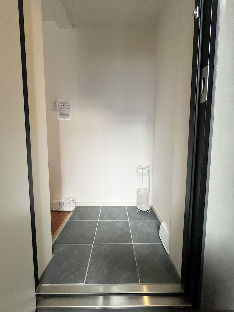 客室1 | JTR浅草橋202