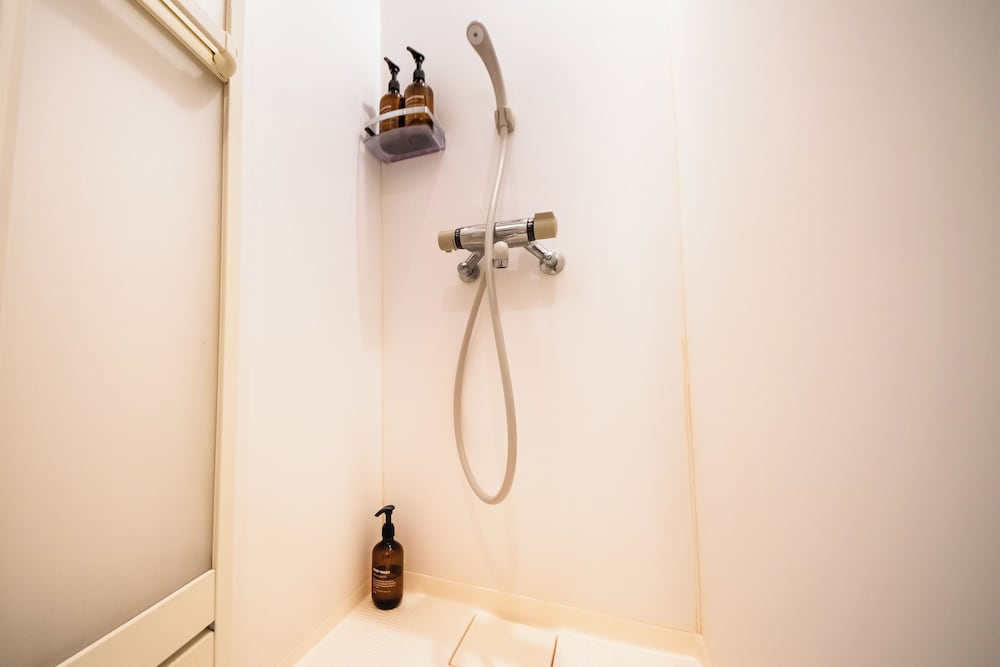 ダブルルーム 禁煙 バスルーム2 | アパートメント三条