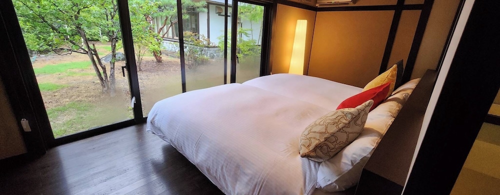 スーペリア 4 人部屋 ガーデンビュー 客室1 | 旅庵 川喜