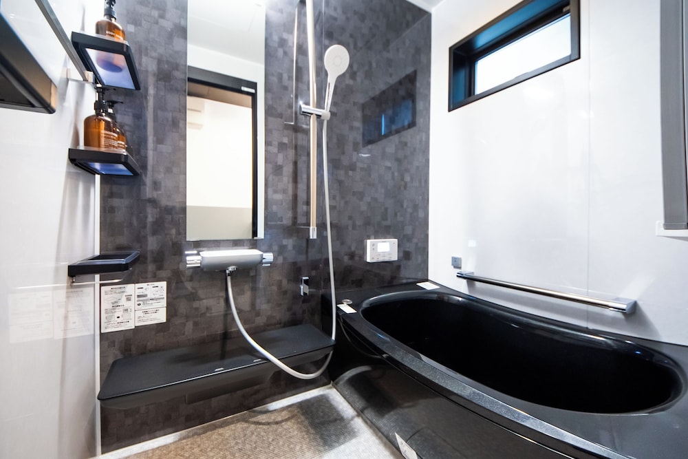 ハウス ダブルベッド 2 台 バスルーム0 | Private House Hibiki