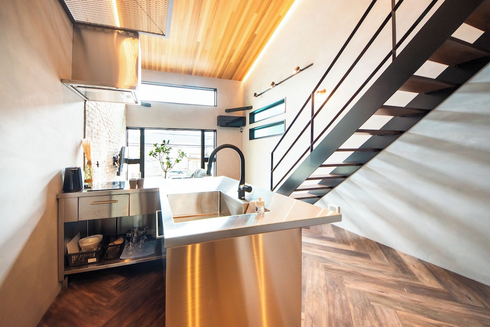 ハウス ダブルベッド 2 台 専用キッチン0 | Private House Hibiki