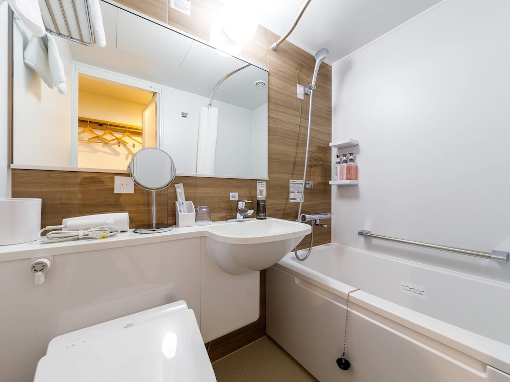 スタンダード ルーム ダブルベッド 1 台 禁煙 バスルーム1 | コンフォートホテル紀伊田辺