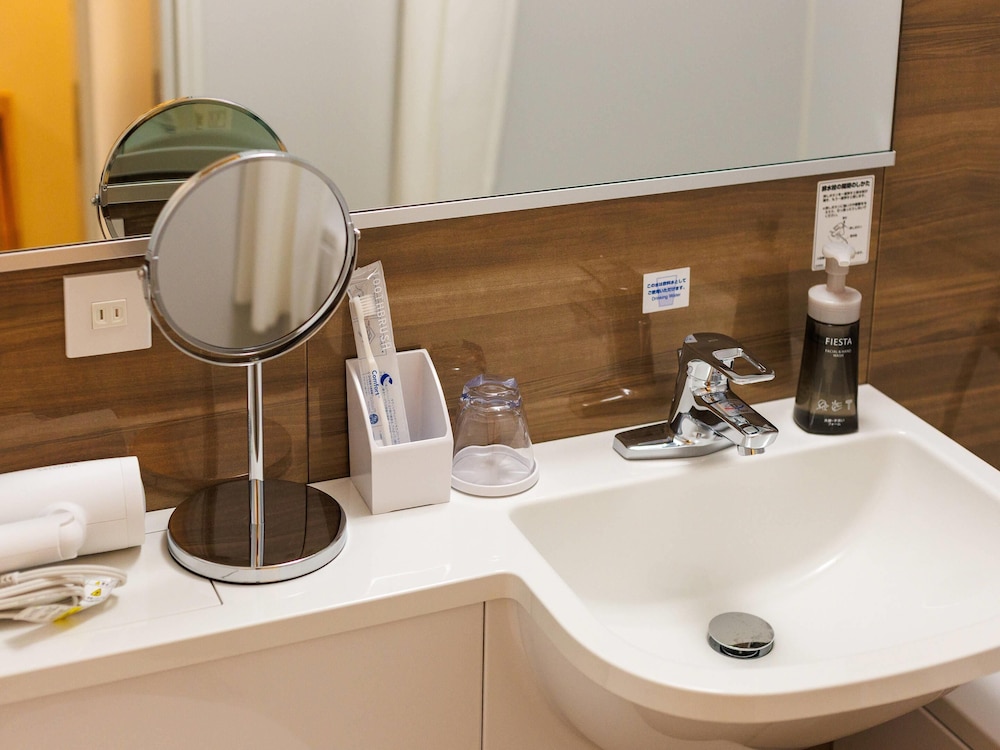 スタンダード ルーム ダブルベッド 1 台 禁煙 バスルーム2 | コンフォートホテル紀伊田辺