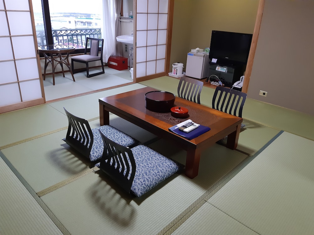 チェックイン21時まで 4 人部屋 禁煙 パーシャル オーシャン ビュー | KKR江ノ島ニュー向洋
