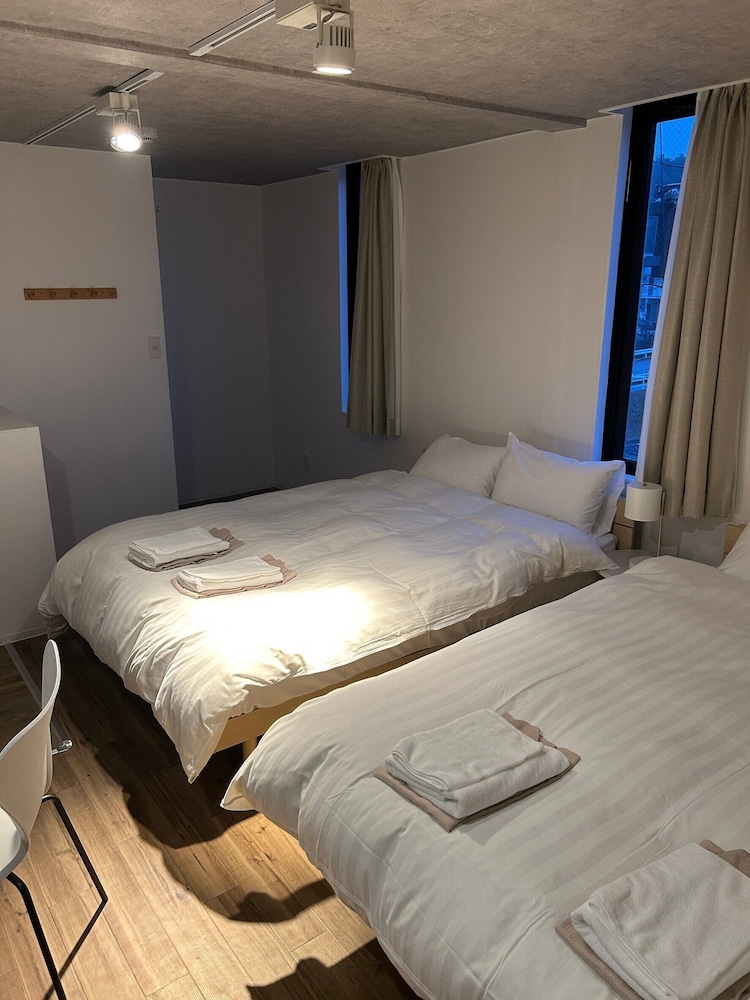 ベーシック ツインルーム ダブルベッド 2 台 禁煙 | The book lounge hotel KANI