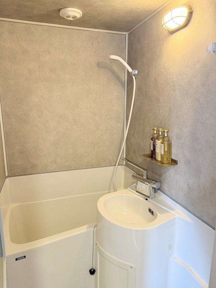 コンフォート ダブルルーム ダブルベッド 1 台 禁煙 簡易キッチン 客室2 | The book lounge hotel KANI