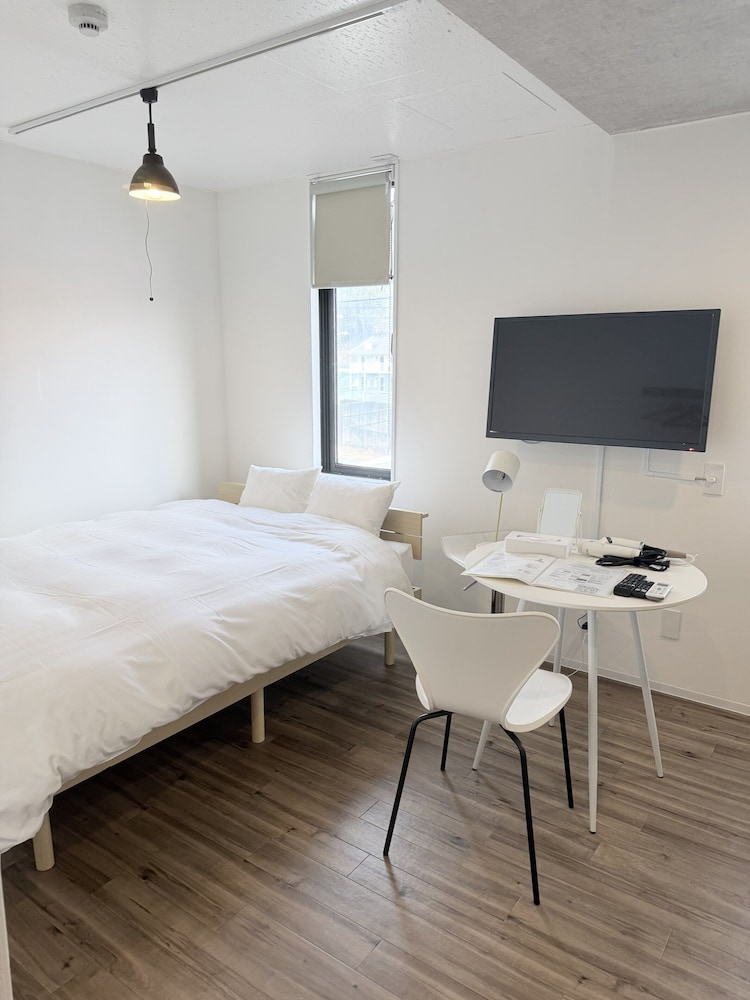 コンフォート ダブルルーム ダブルベッド 1 台 禁煙 簡易キッチン | The book lounge hotel KANI