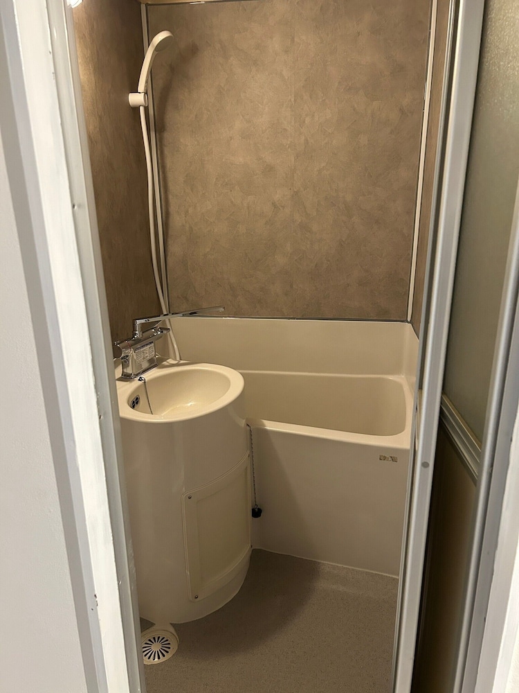 ビジネス ツインルーム バスルーム0 | The book lounge hotel KANI