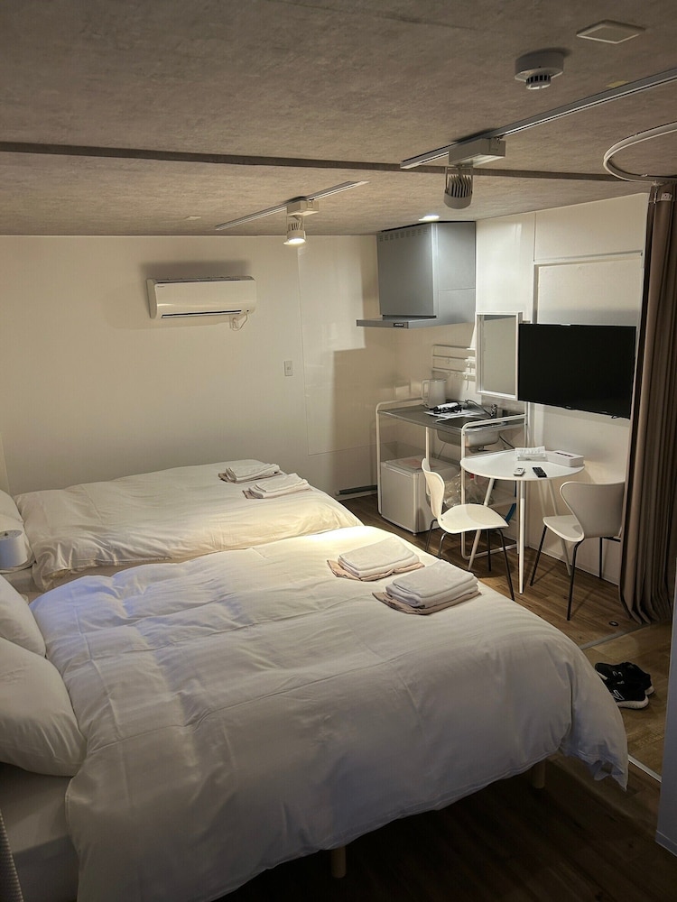 ベーシック ツインルーム ダブルベッド 2 台 禁煙 客室1 | The book lounge hotel KANI