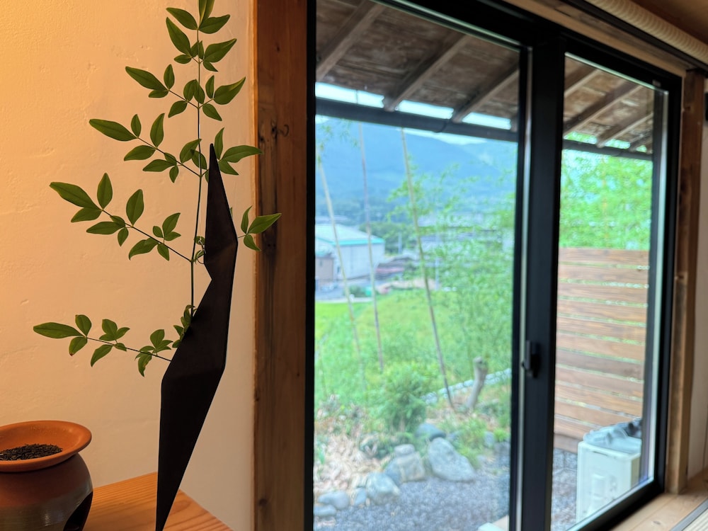 スーペリア トリプルルーム マウンテンビュー 客室15 | 大杉屋 和束 京都