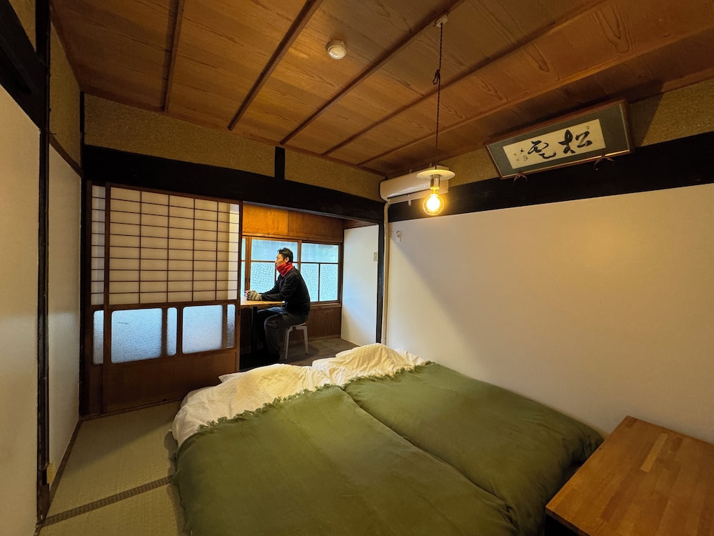 スタンダード ダブルまたはツインルーム ガーデンビュー 客室2 | 大杉屋 和束 京都