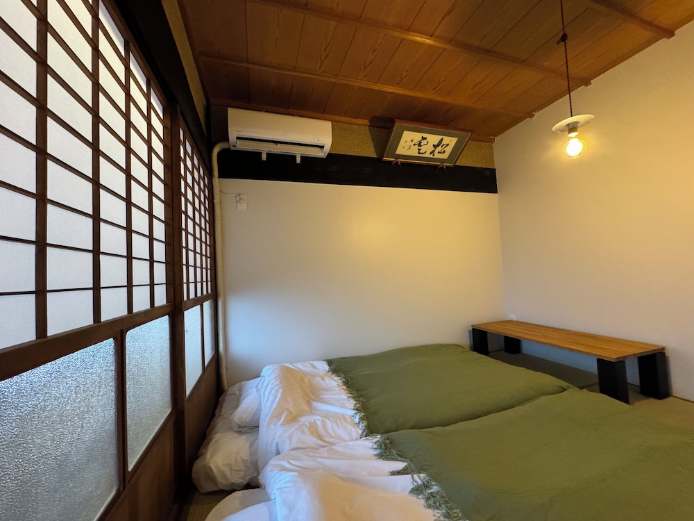 スタンダード ダブルまたはツインルーム ガーデンビュー 客室1 | 大杉屋 和束 京都