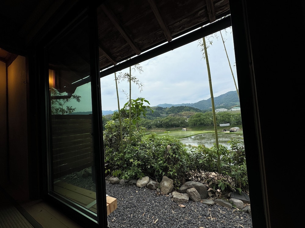 スーペリア トリプルルーム マウンテンビュー 客室27 | 大杉屋 和束 京都