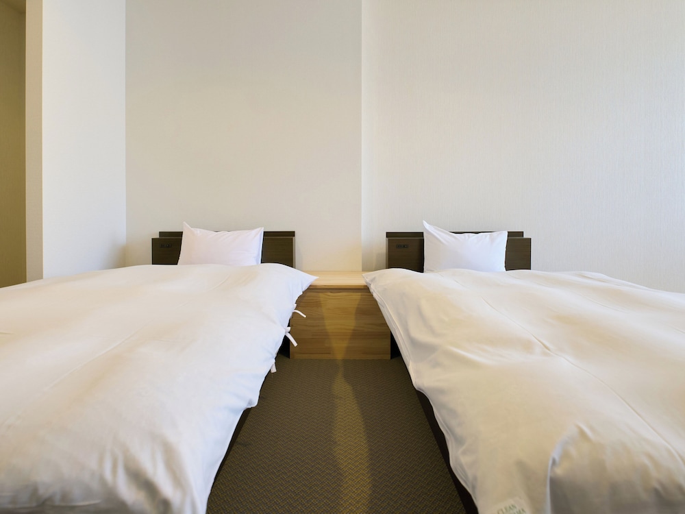 デラックスツインルーム + 6畳 禁煙 客室1 | おわらビューホテル