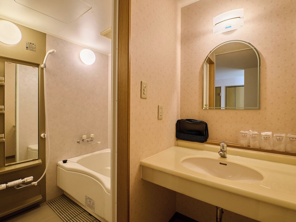 デラックス ツインルーム 禁煙 バスルーム0 | おわらビューホテル