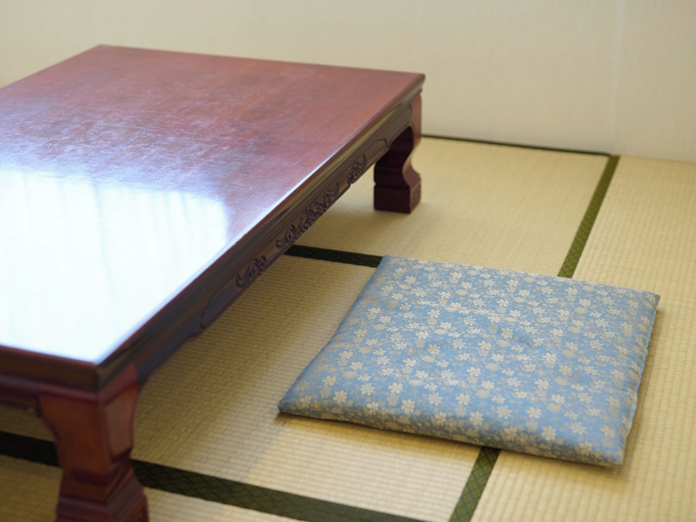 デラックスツインルーム + 6畳 禁煙 客室4 | おわらビューホテル