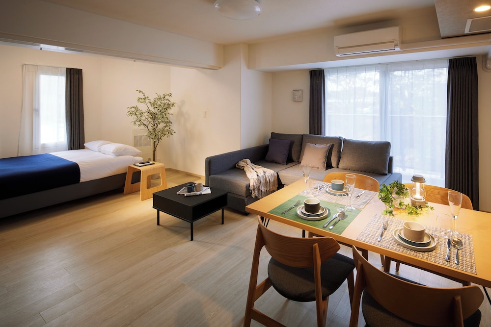 デラックス アパートメント 客室1 | Minn 北広島 Station East