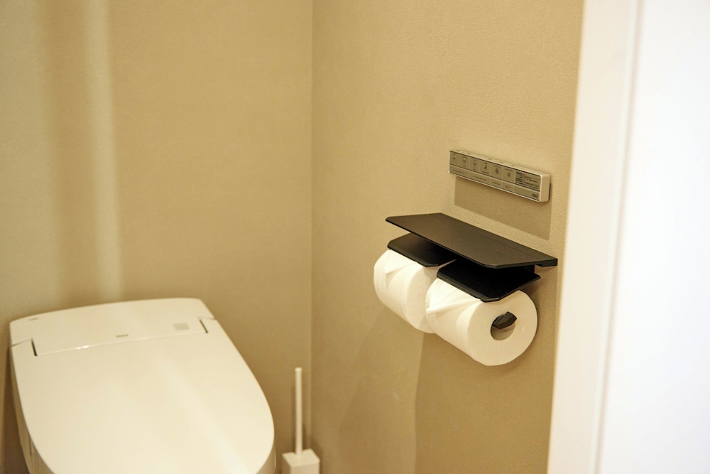 コンフォート トリプルルーム バスルーム1 | MKG HOTEL Asakusa