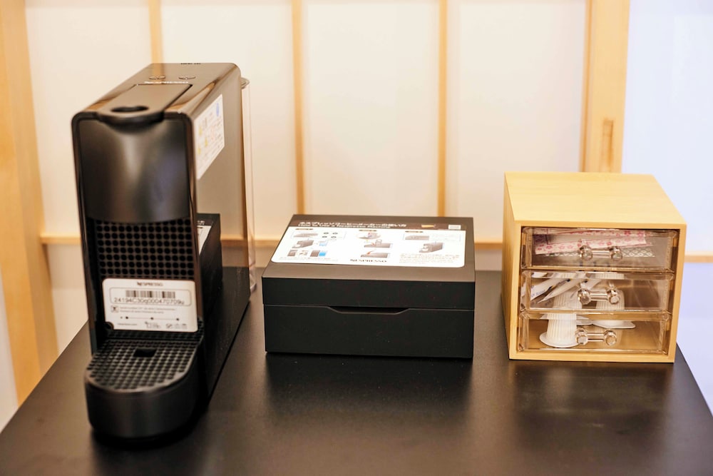 コンフォート トリプルルーム リビング エリア2 | MKG HOTEL Asakusa