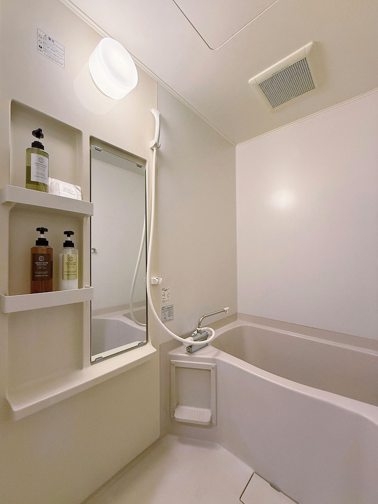コンフォート アパートメント バルコニー バスルーム1 | Grandeur Hamamoto 303