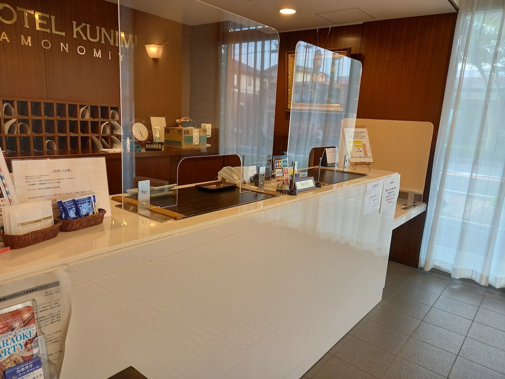 フロント1 | ホテルクニミ鴨宮