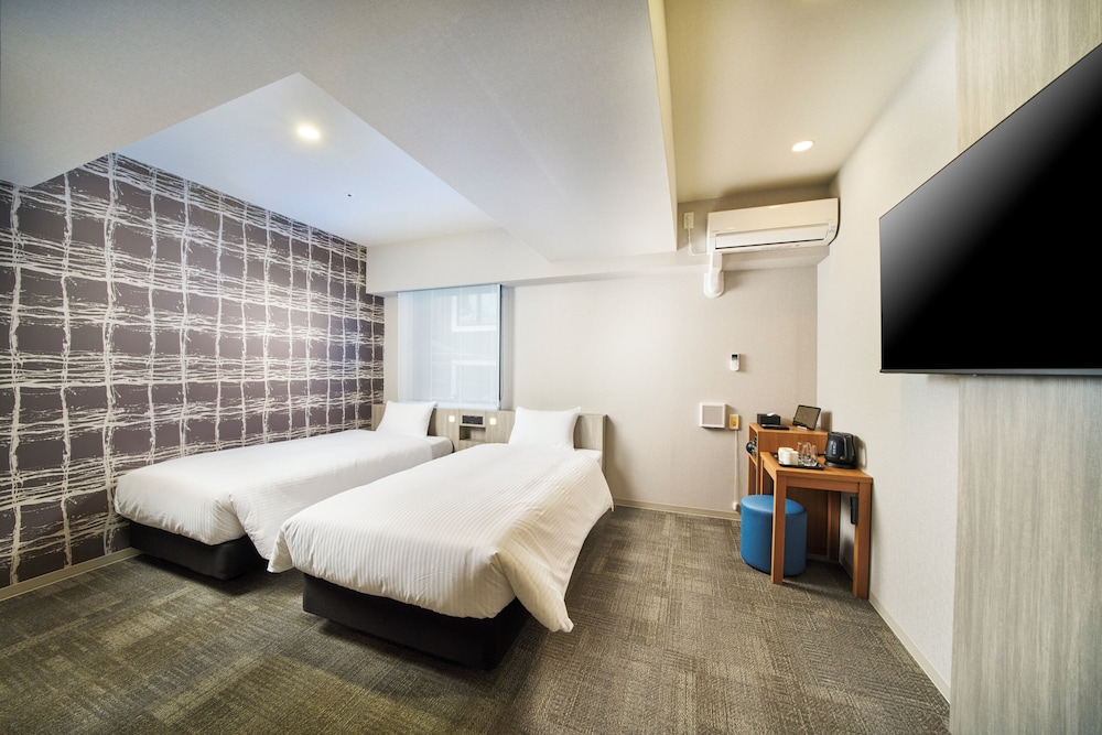 デラックスツイン ユニバーサルデザイン 禁煙 客室2 | KOKO HOTEL 大阪なんば 千日前