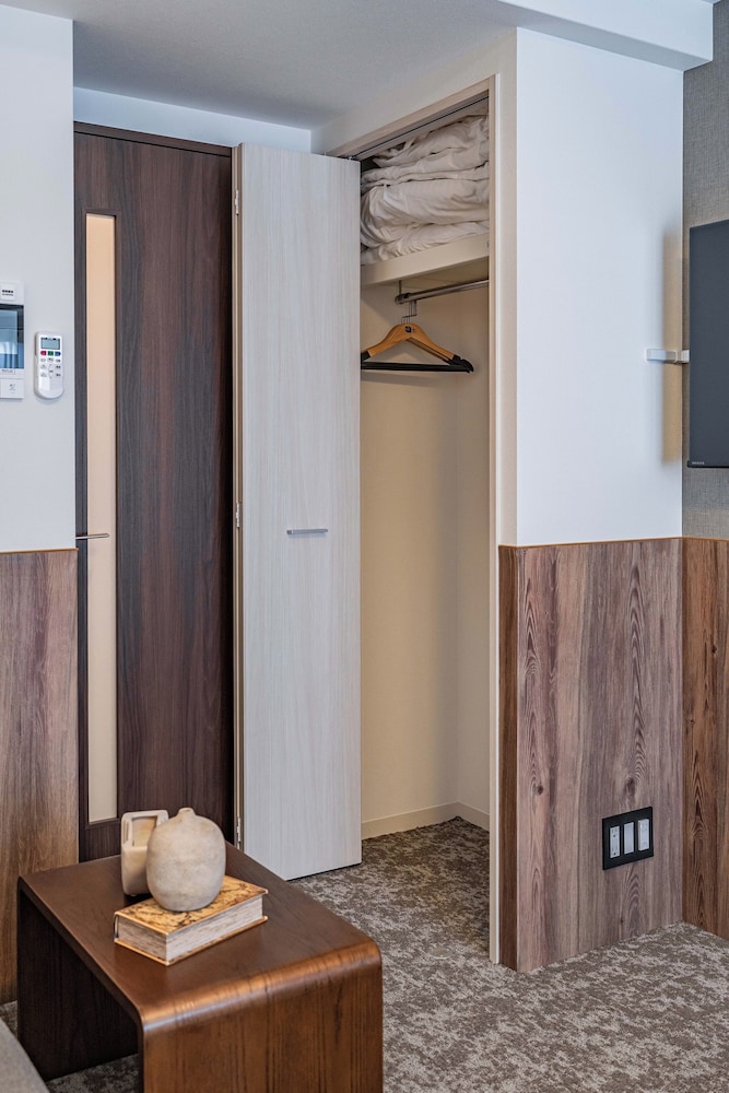 スーペリア ダブルルーム ダブルベッド 1 台ソファーベッド付き 禁煙 バルコニー 客室9 | Apartment Hotel 11 Osaka Dome