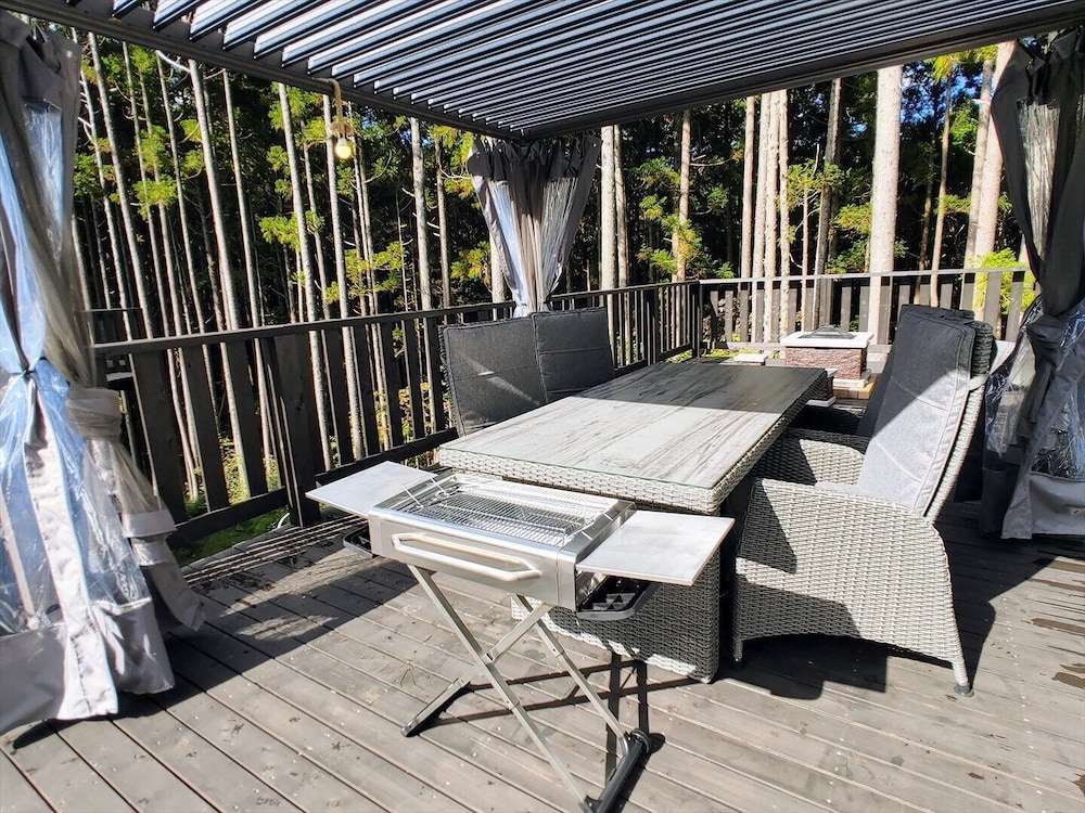 ベーシック ツインルーム ダブルベッド 2 台 禁煙 マウンテンビュー テラス / パティオ2 | 奏の森リゾート　フォレストグランピング