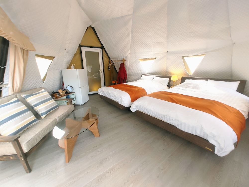 ベーシック ツインルーム ダブルベッド 2 台 禁煙 マウンテンビュー 客室3 | 奏の森リゾート　フォレストグランピング