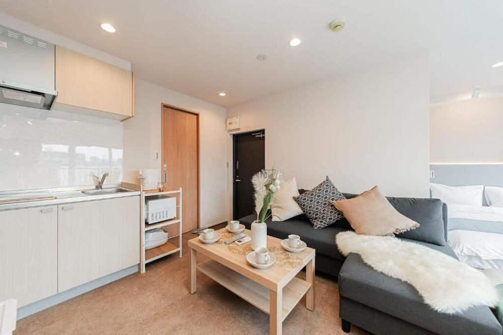 スタンダード アパートメント ベッド (複数台) シティビュー リビング エリア2 | SAIEI HOTEL